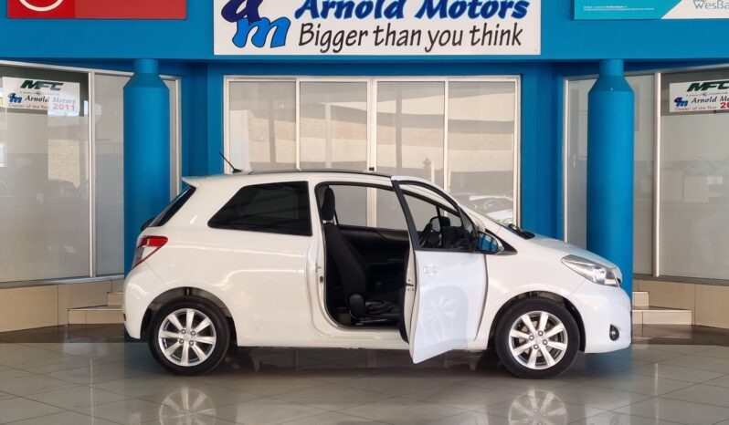 2012 Toyota Yaris 3-door 1.3 XR full