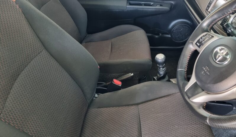 2012 Toyota Yaris 3-door 1.3 XR full