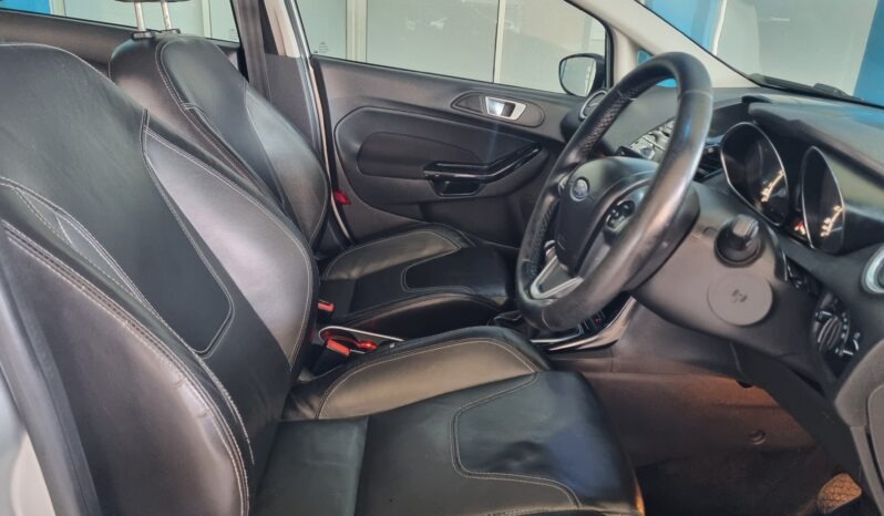 2016 Ford Fiesta 5-door 1.0T Titanium full